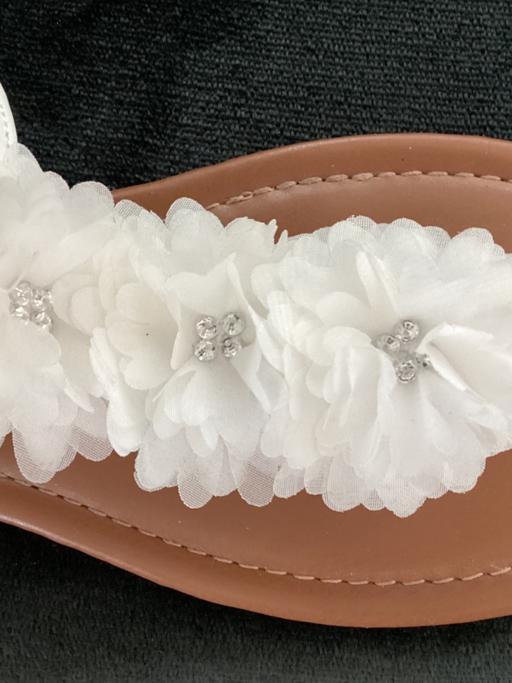MIXIT, t-strap, flat sandals, size 9, white flowers, in excellent condition - Picture 7 of 8